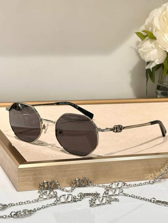 Picture of Valentino Sunglasses _SKUfw71271916fw